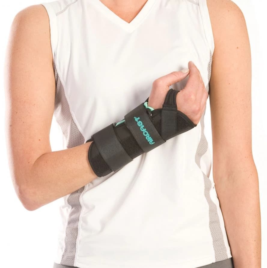 Aircast A2 Wrist Support Brace, Black, Without Thumb, Size Small (5-6.5"), Left - A2 Wrist Brace Black w/o Thumb - Image 1