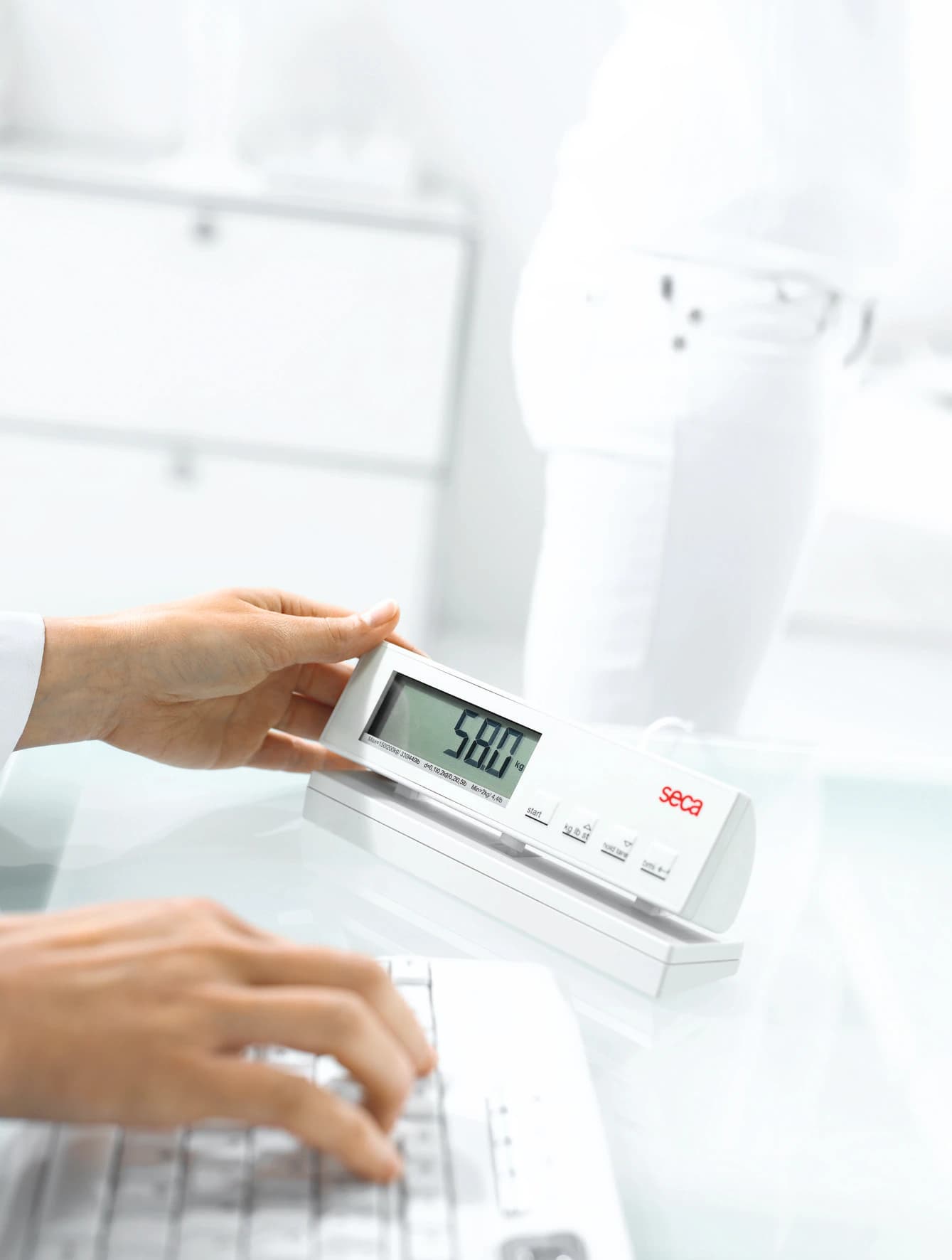 Seca Digital Flat Scale with Remote, Adult/Pediatric, 550 lb / 250 kg Capacity thumbnail 5