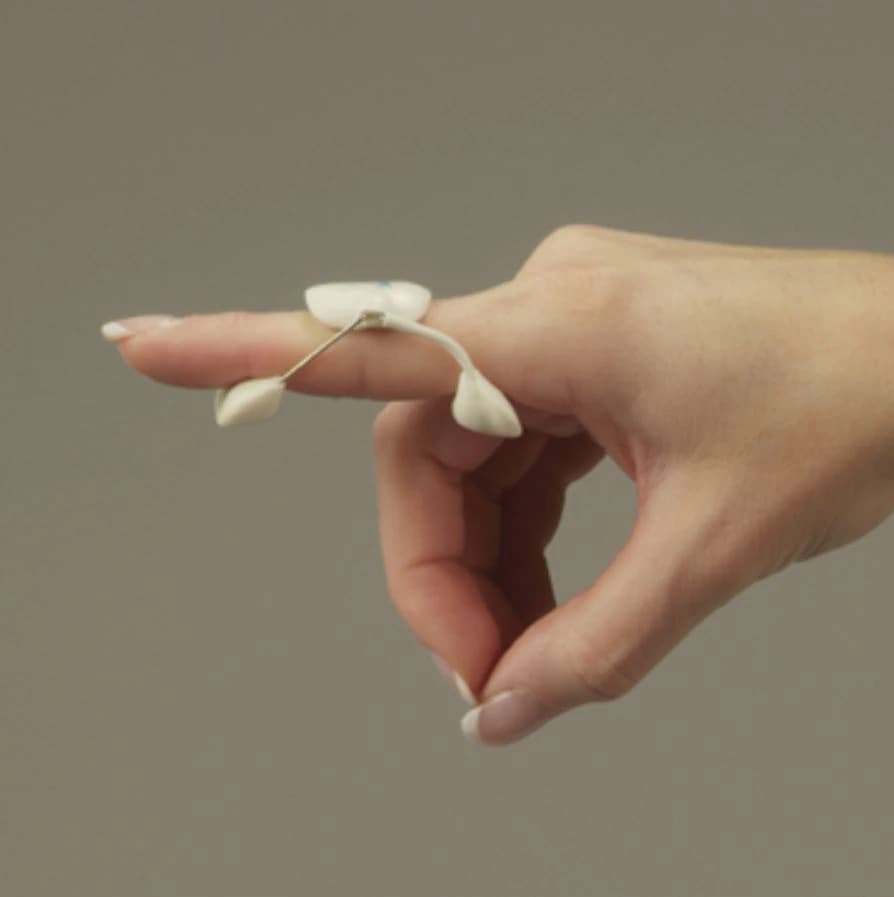 DeRoyal LMB Spring Extension Assist Splint, PIP Joint, Wire/Foam, 1.75", Size X-Small - Splint Finger Spring Ext Assis - Image 1