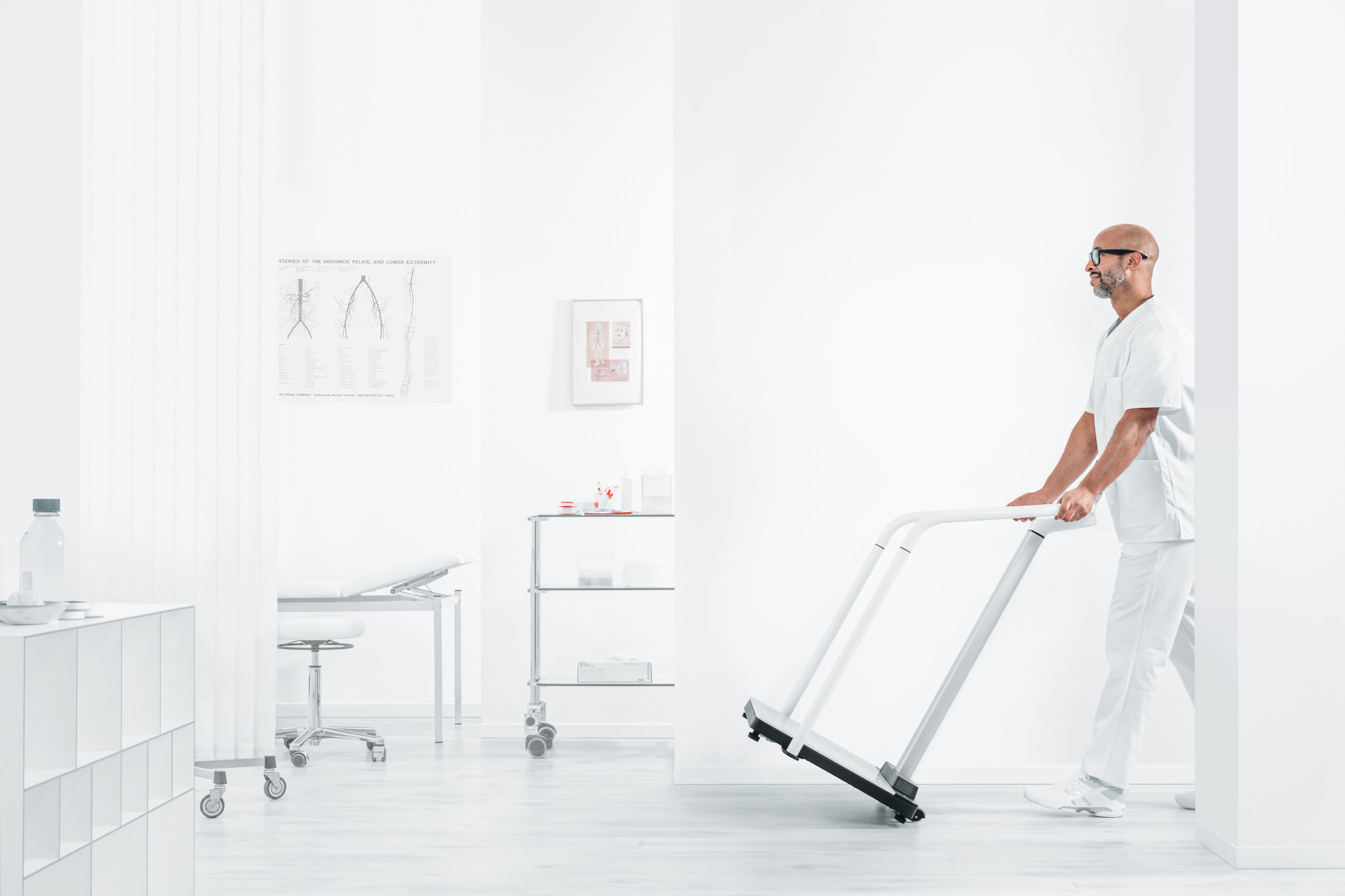 Seca Handrail Scale with EMR and ID Display, 800 lb / 360 kg Capacity, Digital, Each thumbnail 7