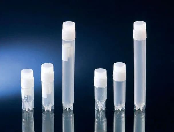 Nunc Cryogenic Tubes, 1.8mL, External Thread, Round Self-Standing, Sterile with Writing Surface, 1800/Case - Tubes Cryogenic ExternalThread - Image 1
