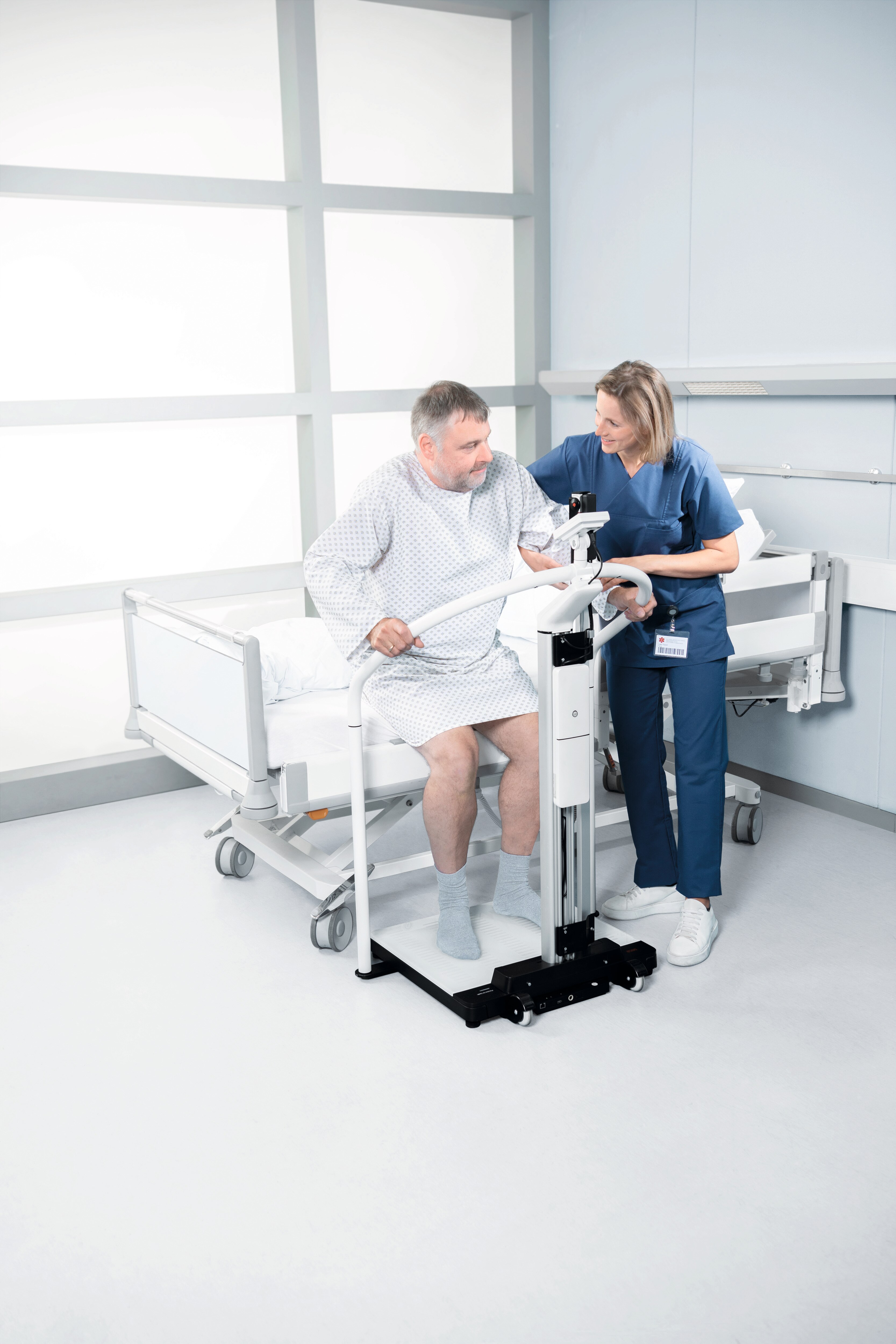 Seca Mobile Handrail Scale with Height Rod, Digital, 1100 lb/500 kg Capacity, Adolescent/Adult/Child, Each thumbnail 4