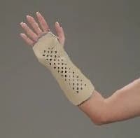 DeRoyal Wrist/Forearm Splint, Youth, Aluminum/Foam, Right, Size Medium - Splint Wrist Forearm Right - Image 1