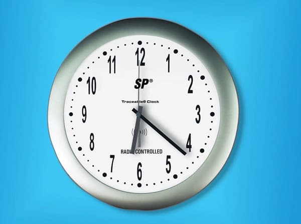 Cardinal Health Trace Radio Wall Analog Clock - Clock Trace Radio Wall Analog - Image 1