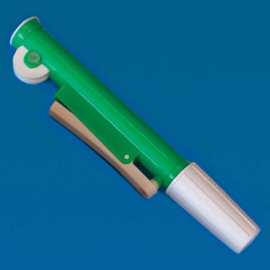 Globe Scientific Quick Release Pipette Filler, 10 mL, Non-Graduated, Green, Polypropylene, 1/Each - Pipette Filler Quick Release - Image 1