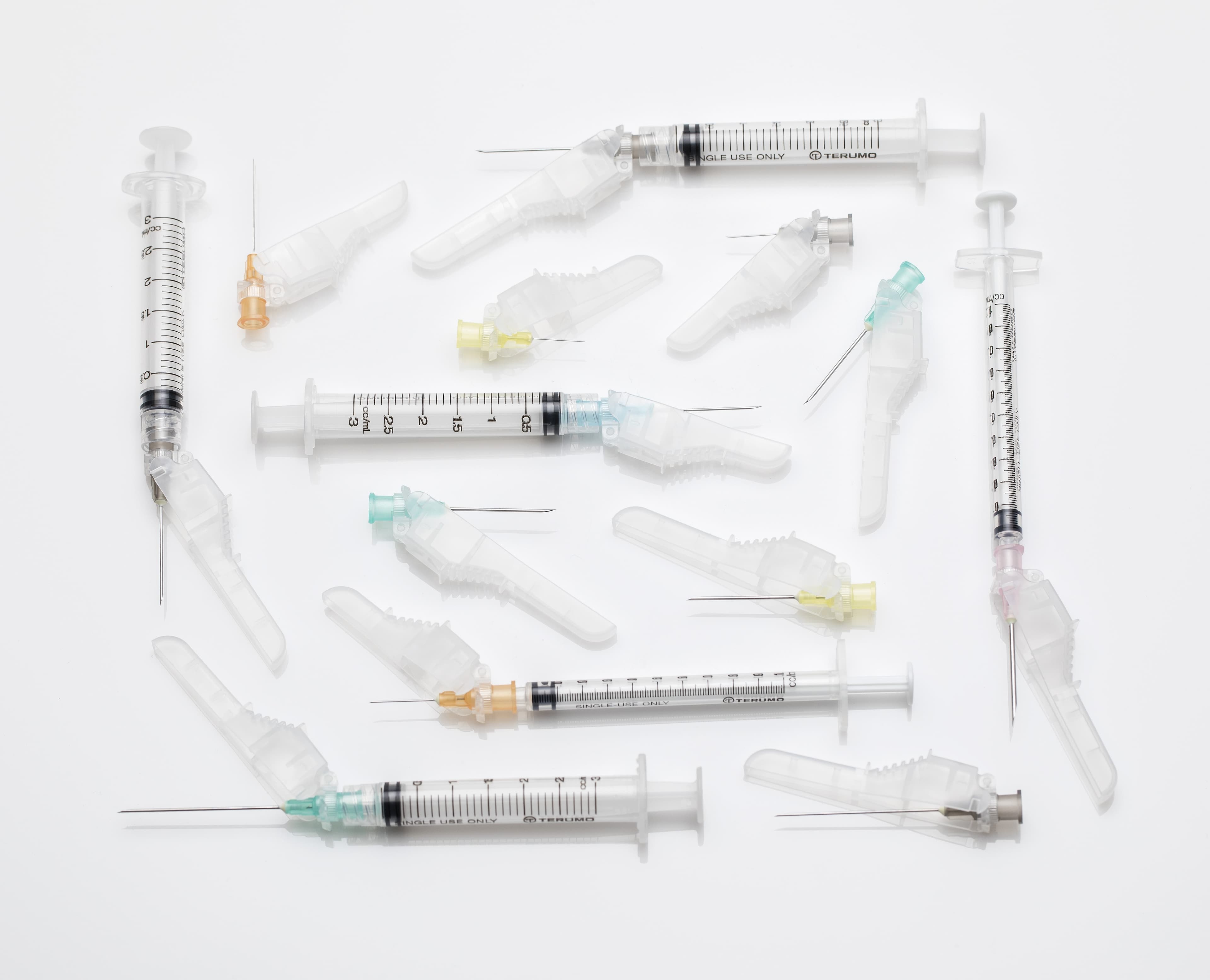 Terumo SurGuard 3 Hypodermic Syringe/Needle, 23G x 1", 3cc, Detachable Safety, Sterile, Latex-Free, 100/Box - Surguard3 SyringeNeedle LL 3cc - Image 1