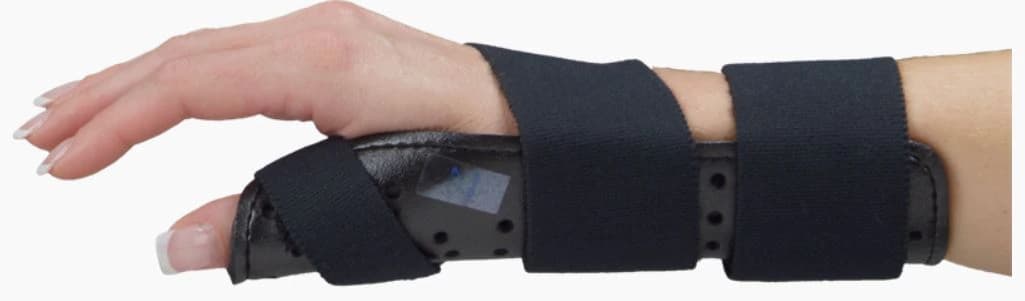 DeRoyal Spica Thumb Splint, Left, Black Foam, Small/Medium, 2.5-3.5" - Spica Thumb Left Black Foam - Image 1