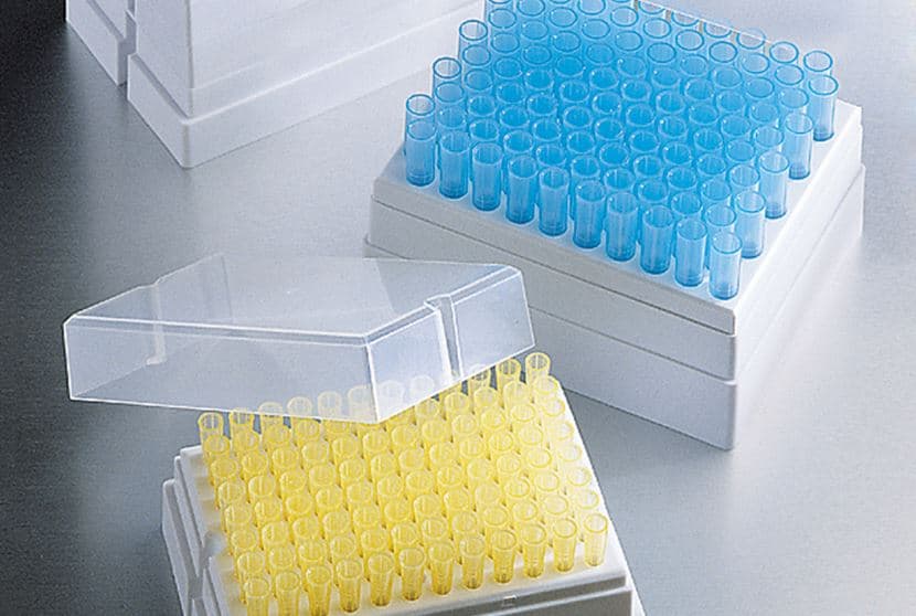 Corning Lifesciences Universal Pipette Tips, 100-1000 µL, Graduated, Non-Sterile, Blue, Racked, 1000/Case - Pipet Tips Univ PP NS Blue - Image 1