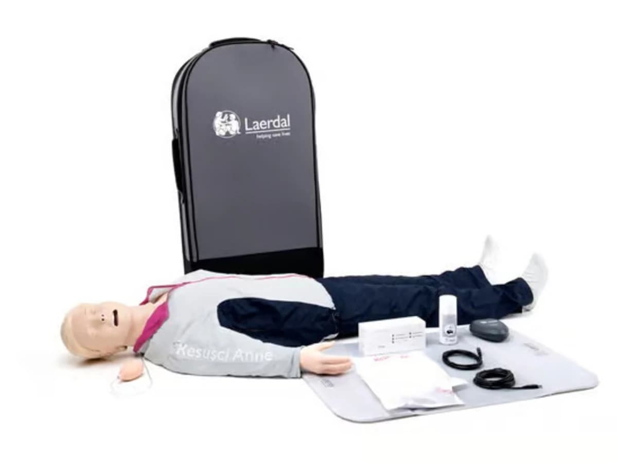 Laerdal Resusci Anne QCPR Full Body CPR Training Manikin with Trolley Bag, Rechargeable Li-ion Battery, 45kg Compression Spring, 2 Extra Springs (30kg & 60kg), 50 Wipes, 2 Airway Assemblies, USB A-C & AC Adapter - Resusci Anne QCPR AW Full Tors - Image 1