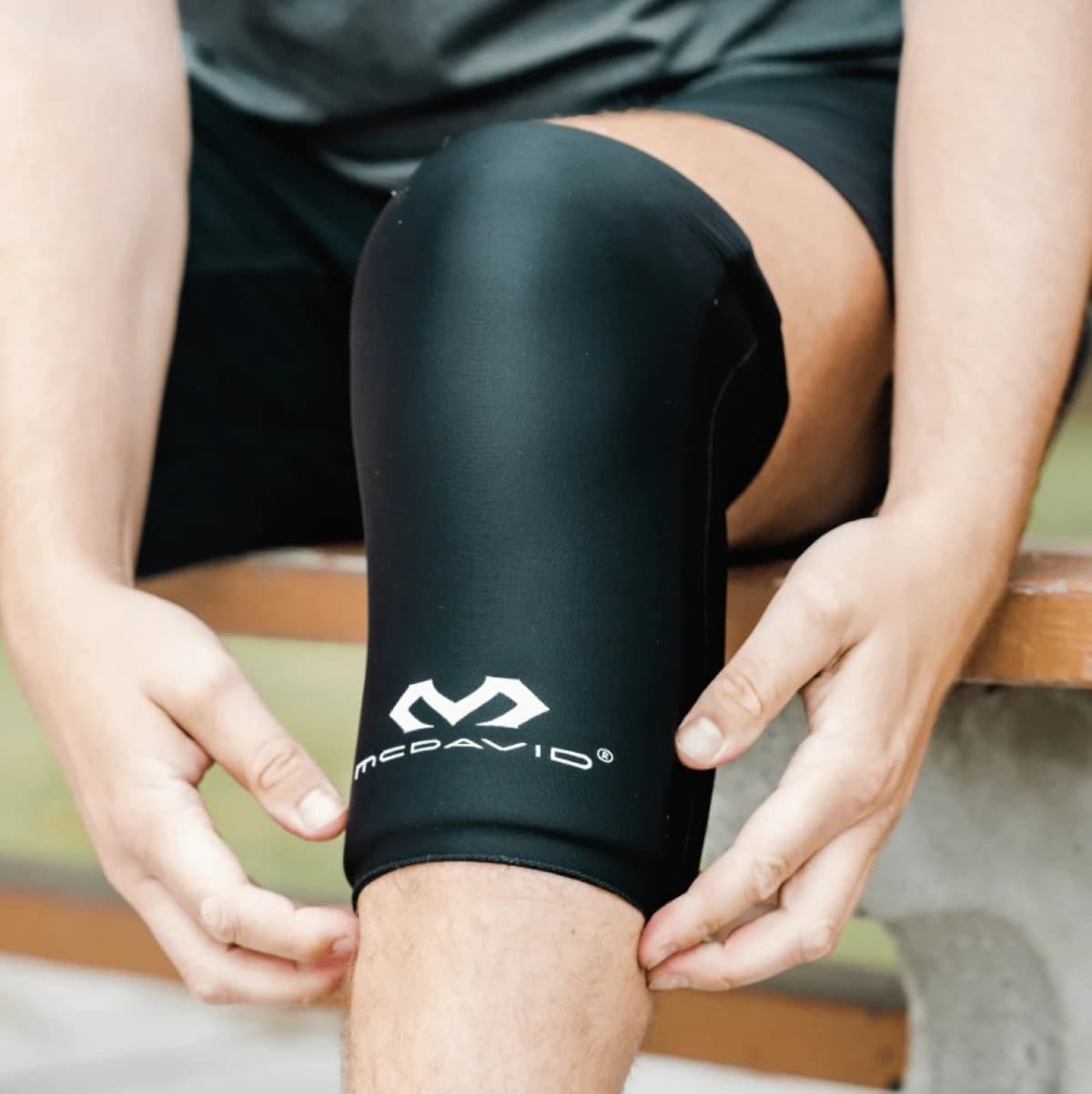 McDavid Flex Ice Therapy Knee/Thigh Compression Sleeve, Cold Therapy, Medium - Flex Ice Therapy Knee/Thigh - Image 1