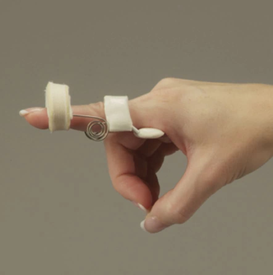 DeRoyal Spring Coil Finger Assist Splint, Size Large - Spring Coil Finger Assist - Image 1