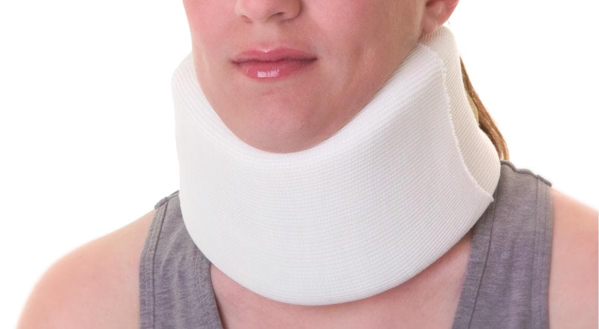 Medline Serpentine Soft Cervical Collar, Adult, Small, Foam, 3.75" x 15" - Collar Cervical Soft - Image 1