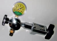 Mada Medical Mini Oxygen Regulator, 8 LPM, CGA-870 Yoke, with Gauge - Regulator Oxygen Mini - Image 1