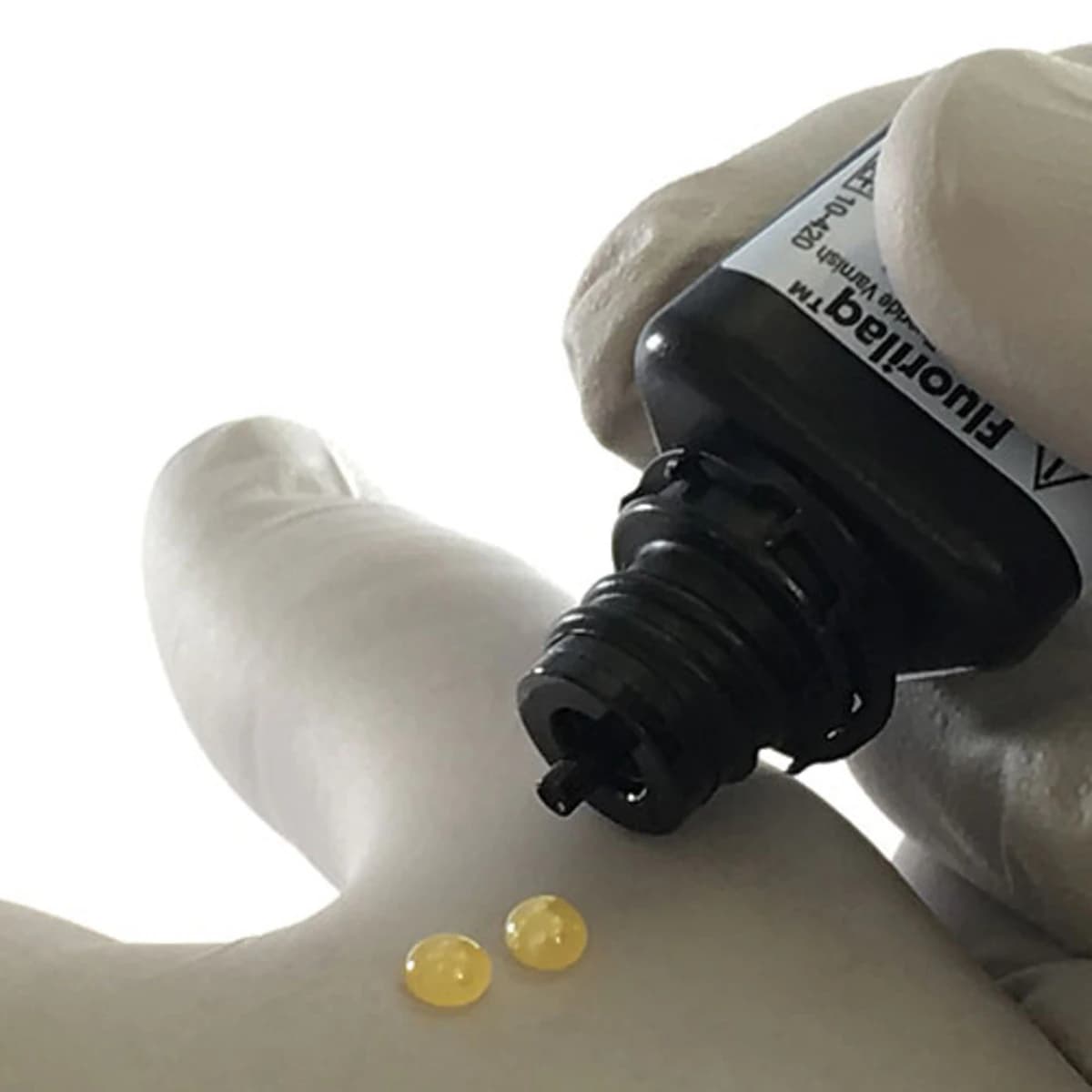 Fluorilaq™ Squeeze 5% Sodium Fluoride Varnish, Bubblegum, 9.5 mL Bottle with 30 Brushes, 10-420 thumbnail 4