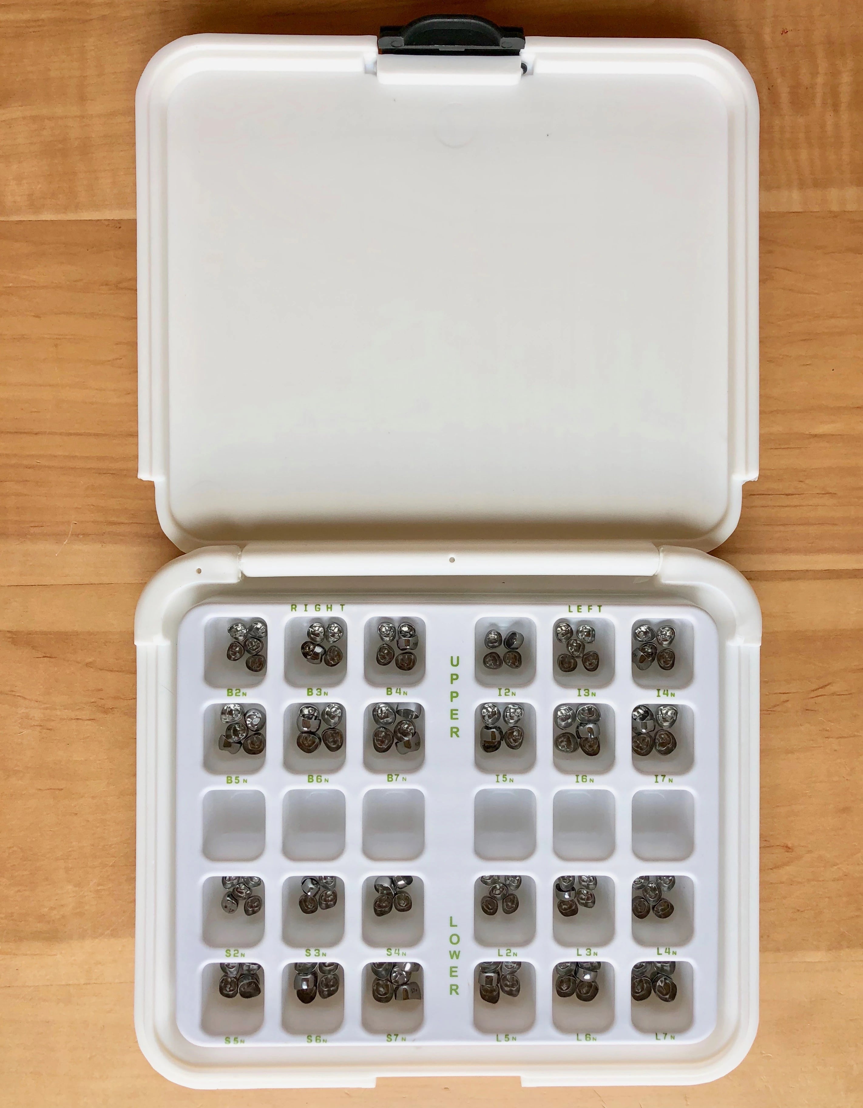 Acero Narrow Stainless Steel Crown Kit, Primary First Molars, Sizes 2-7, 120 Crowns with Organizer Tray