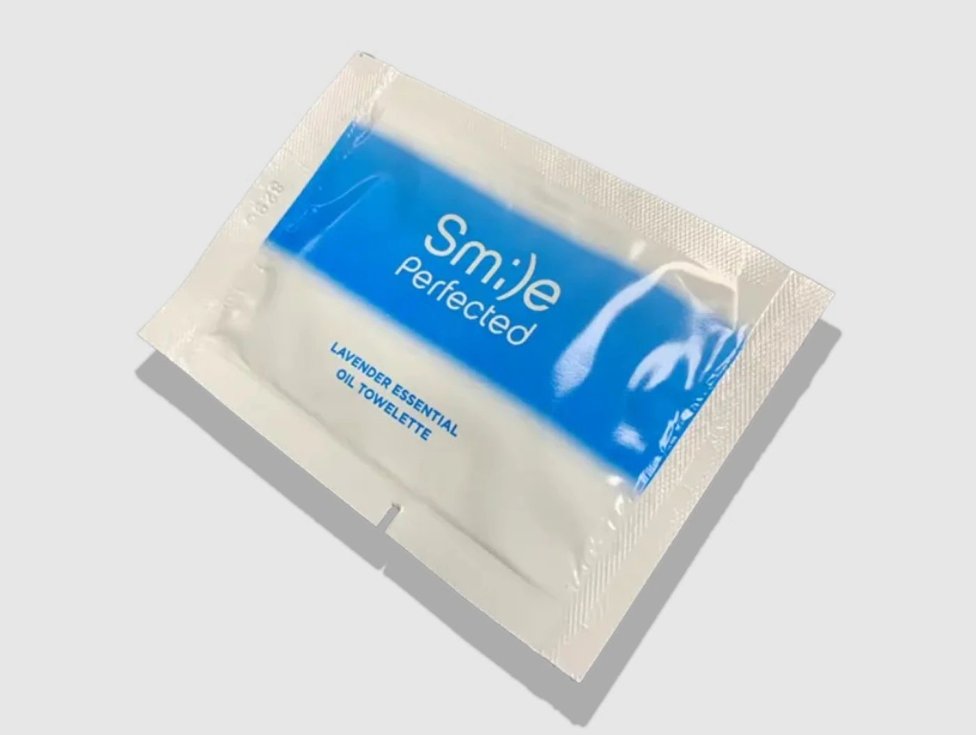 Smile Perfected Towelette, Disposable, Cotton/Polyester, Lavender Scent, 8 in x 5 in, Blue/White, 500/Box