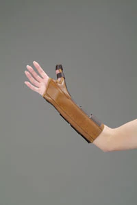 DeRoyal Wrist/Forearm Splint with Abductor, Leatherette, 11", Size Large, Left