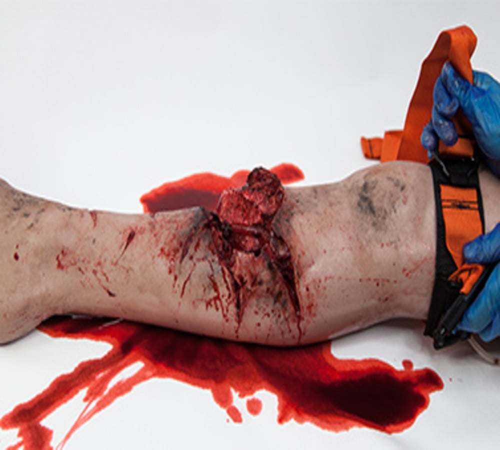 SimBodies Major Leg Injury Trainer, Portable Hemorrhage Control Leg with Bleeding Tube and Pump, 78x25x19cm, Each