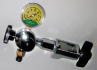Mada Medical Mini Oxygen Regulator, 8 LPM, CGA-870 Yoke, with Gauge