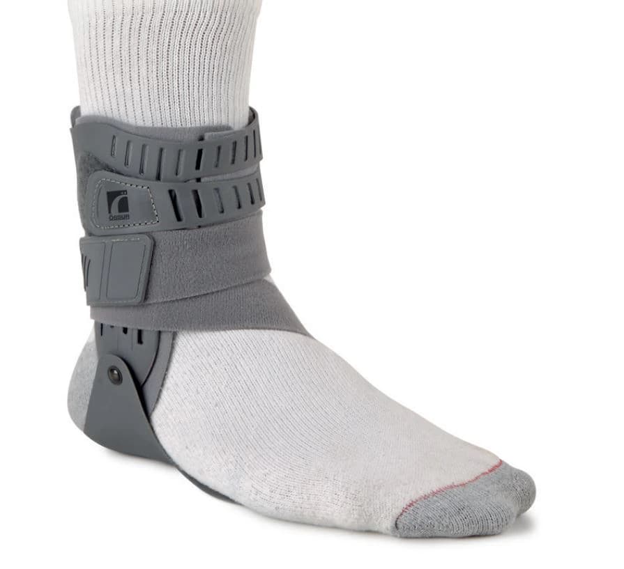 Ossur Rebound Stabilizer Ankle Brace with Strap, Medium (Men 8-12 / Women 9.5-13.5), Right - Rebound Brace Ankle w/Strap - Image 1