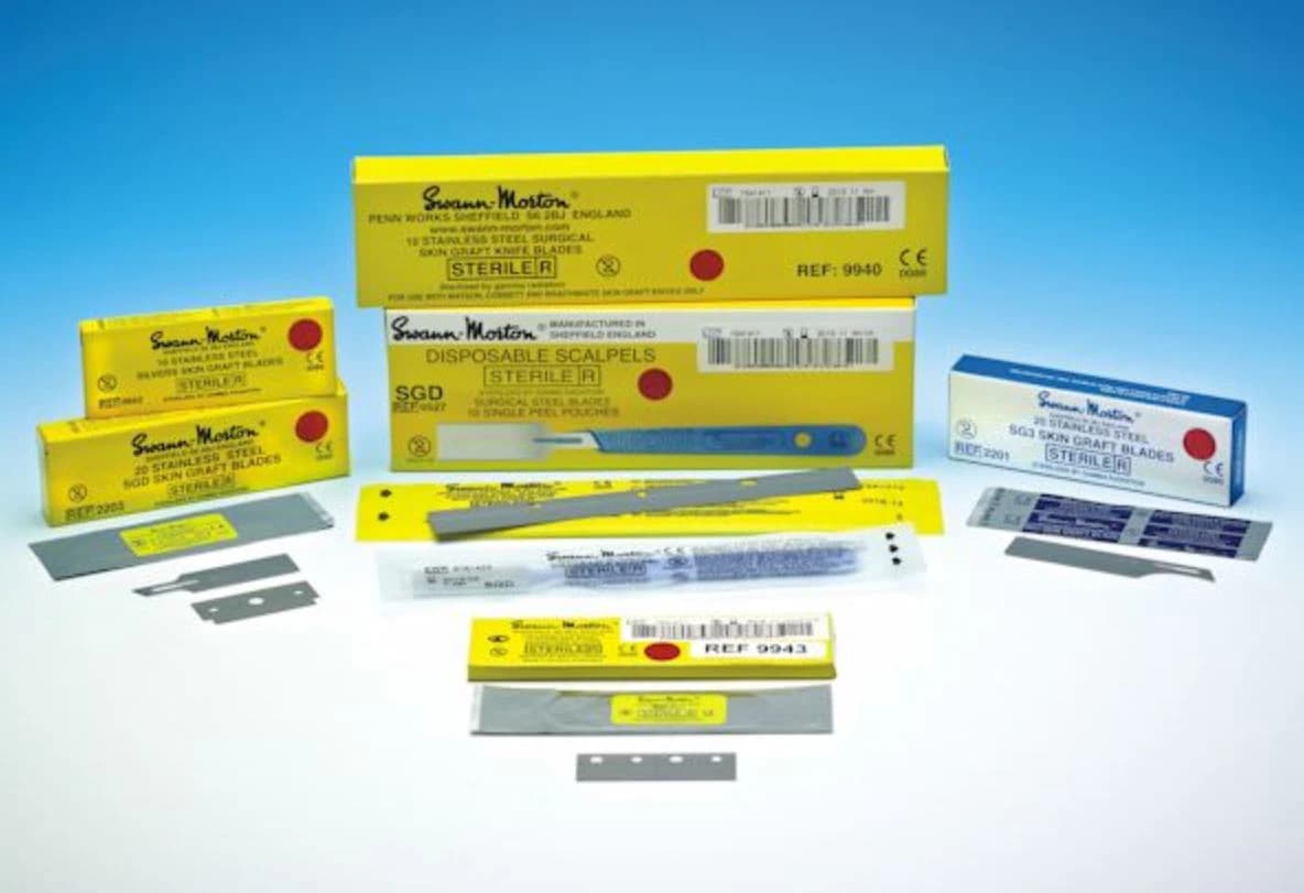 Swann Morton Skin Graft Blade, Stainless Steel, Sterile, Disposable, 158mm, 10/Box - Swann Morton Blade Graft Skin - Image 1